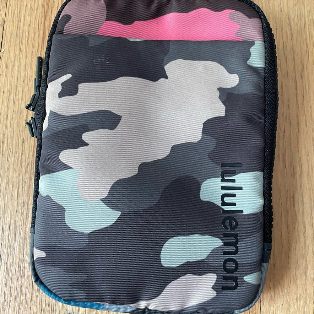 Lululemon Crossbody Fannypack Camo